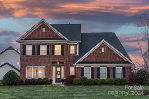 1023 Oleander Ln, Waxhaw, NC 28173
