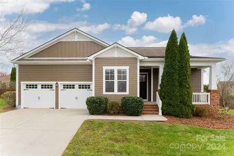 167 Hollabrook Pkwy, Mills River, NC 28759