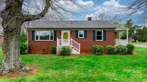 Exterior - 1503 County Home Rd, Conover, NC 28613 photo 2 of 12