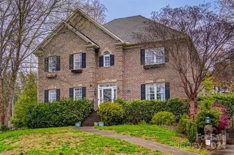 4645 Pebble Lake Dr, Pfafftown, NC 27040