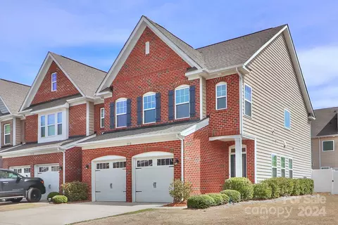 113 Clarendon E St #E, Mooresville, NC 28117