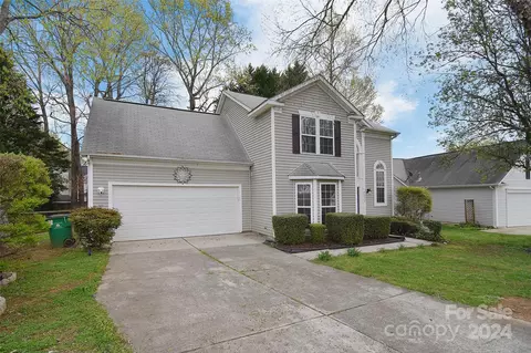 9223 Shenington Pl, Charlotte, NC 28216