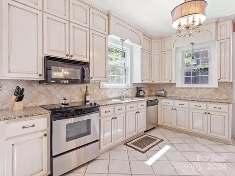 Kitchen - 8 7th Ne Ave NE, Hickory, NC 28601 photo 1 of 4