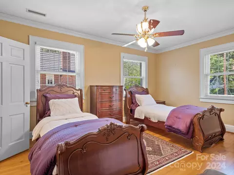 Bedroom - 8 7th Ne Ave NE, Hickory, NC 28601 photo 2 of 7