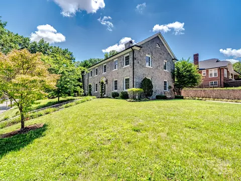 8 7th Ne Ave NE, Hickory, NC 28601