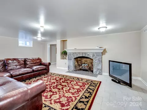 Living - 8 7th Ne Ave NE, Hickory, NC 28601 photo 4 of 4