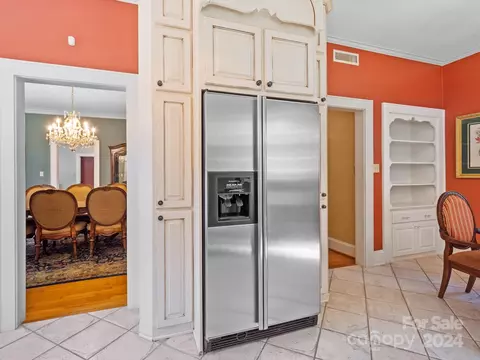 Kitchen - 8 7th Ne Ave NE, Hickory, NC 28601 photo 3 of 4