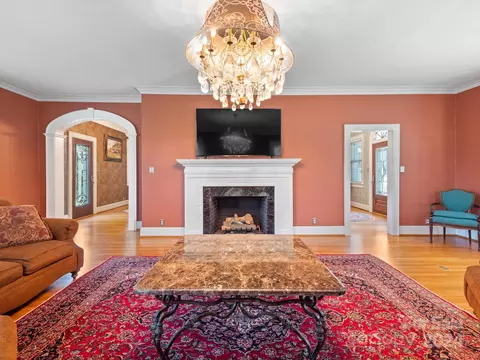 Living - 8 7th Ne Ave NE, Hickory, NC 28601 photo 2 of 4