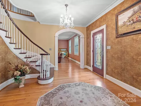 Entry Way - 8 7th Ne Ave NE, Hickory, NC 28601 photo 3 of 7