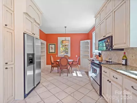 Kitchen - 8 7th Ne Ave NE, Hickory, NC 28601 photo 4 of 4