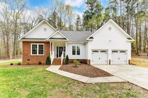 2710 Pine Chase Ln, Matthews, NC 28105