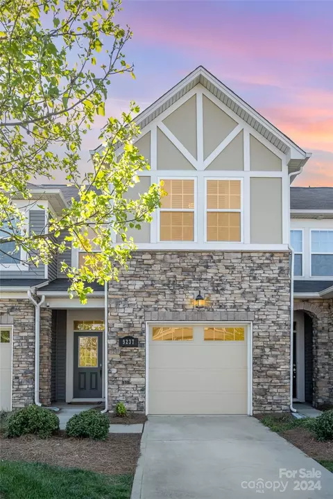 9237 Glenburn Ln, Charlotte, NC 28278