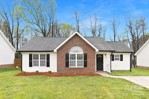 3749 Capps Hill Dr, Charlotte, NC 28216
