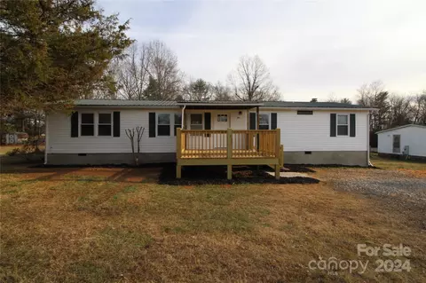 Exterior - 8810 Spring Meadow Dr, Hickory, NC 28601 photo 2 of 7