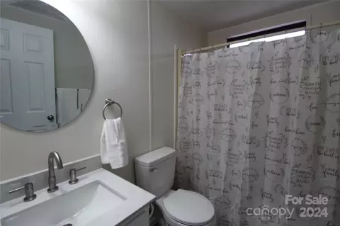 Bath - 8810 Spring Meadow Dr, Hickory, NC 28601 photo 5 of 5