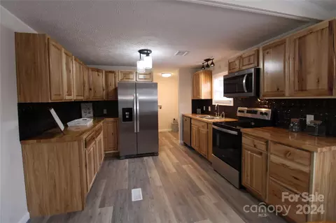 Kitchen - 8810 Spring Meadow Dr, Hickory, NC 28601 photo 4 of 4