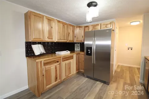 Kitchen - 8810 Spring Meadow Dr, Hickory, NC 28601 photo 3 of 4