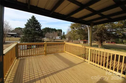 Exterior - 8810 Spring Meadow Dr, Hickory, NC 28601 photo 3 of 7