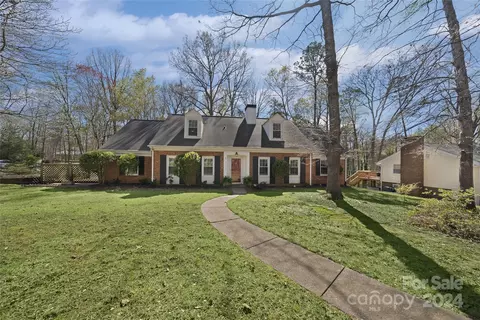 7228 Lake Dr, Matthews, NC 28104