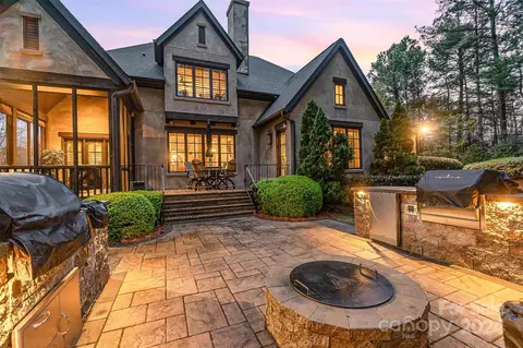 16725 Ashton Oaks Dr, Charlotte, NC 28278