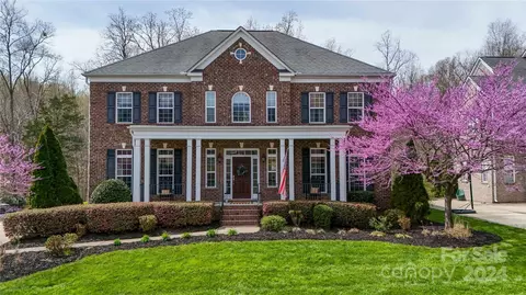 9160 Kensington Forest Dr, Harrisburg, NC 28075