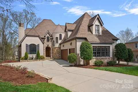 8300 Victoria Lake Dr, Waxhaw, NC 28173