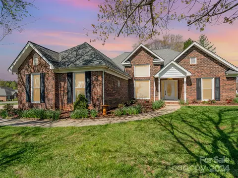 747 Emerson Dr, Mooresville, NC 28115