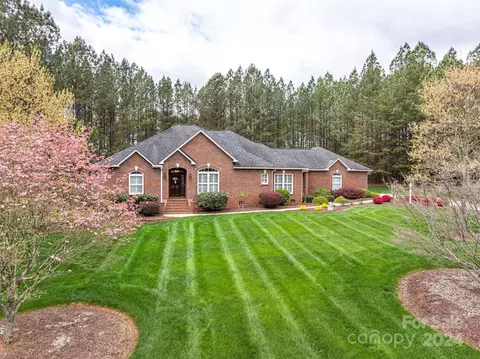 2923 N Ridge Ct, Lincolnton, NC 28092