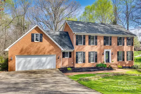 3446 Thoroughbred Ct, Gastonia, NC 28056