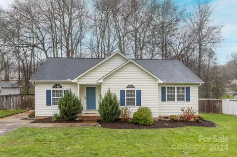 104 Antelope Dr, Mount Holly, NC 28120