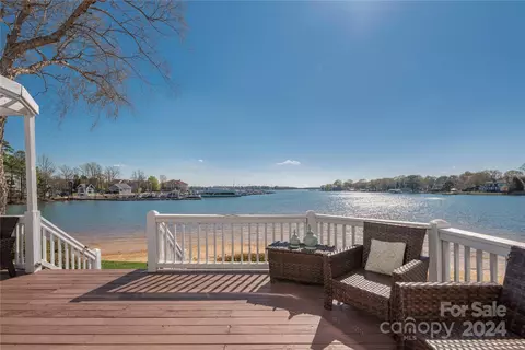 View/Area - 18716 Nautical Dr, Cornelius, NC 28031 photo 2 of 12
