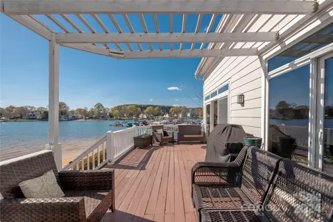Exterior - 18716 Nautical Dr, Cornelius, NC 28031 photo 2 of 6