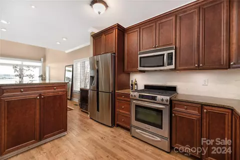 Kitchen - 18716 Nautical Dr, Cornelius, NC 28031 photo 2 of 4