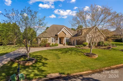 2415 Falcon Ln, Statesville, NC 28625