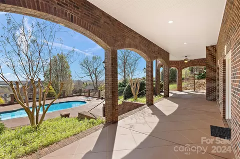 Exterior - 6206 Dwayne Starnes Dr, Hickory, NC 28602 photo 4 of 8