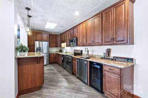 Kitchen - 6206 Dwayne Starnes Dr, Hickory, NC 28602 photo 4 of 5