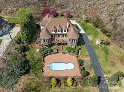 6206 Dwayne Starnes Dr, Hickory, NC 28602