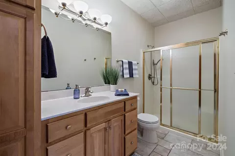 Bath - 6206 Dwayne Starnes Dr, Hickory, NC 28602 photo 6 of 8