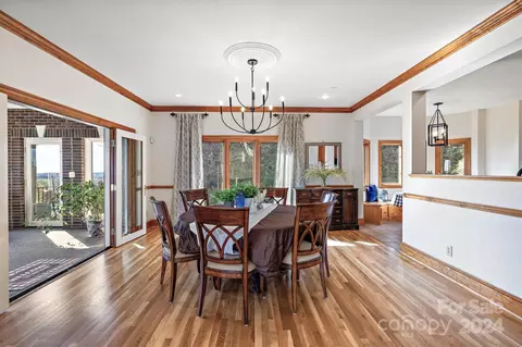 Dining - 6206 Dwayne Starnes Dr, Hickory, NC 28602 photo 2 of 3
