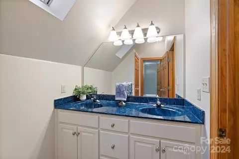 Bath - 6206 Dwayne Starnes Dr, Hickory, NC 28602 photo 5 of 8