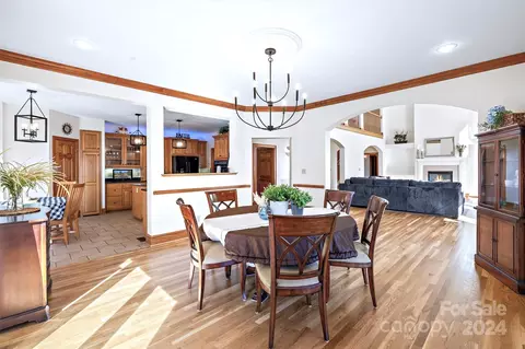 Dining - 6206 Dwayne Starnes Dr, Hickory, NC 28602 photo 1 of 3