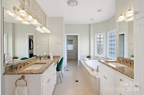 Bath - 6206 Dwayne Starnes Dr, Hickory, NC 28602 photo 2 of 8