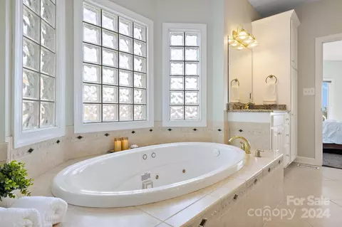 Bath - 6206 Dwayne Starnes Dr, Hickory, NC 28602 photo 3 of 8