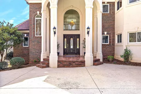 Exterior - 6206 Dwayne Starnes Dr, Hickory, NC 28602 photo 3 of 8
