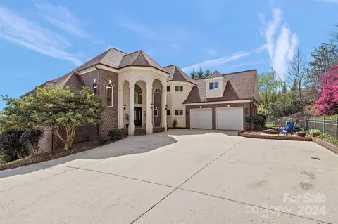 Exterior - 6206 Dwayne Starnes Dr, Hickory, NC 28602 photo 2 of 8