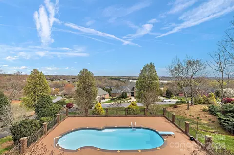 Exterior - 6206 Dwayne Starnes Dr, Hickory, NC 28602 photo 1 of 8