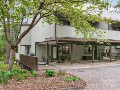 39 Maple Ridge Ln, Asheville, NC 28806