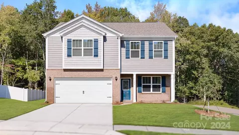 555 Country Oak Dr, Asheville, NC 28804
