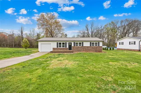 108 Peacock Hollar Rd, Statesville, NC 28625