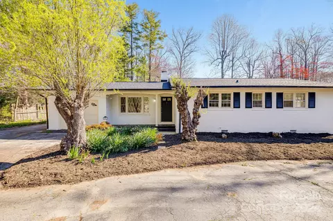 203 Thornbird Ave, Hendersonville, NC 28792